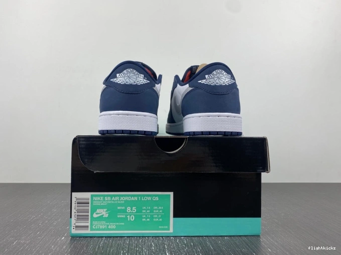 Navy Jordan Low Midnight CJ7891-400 1 SB 1106